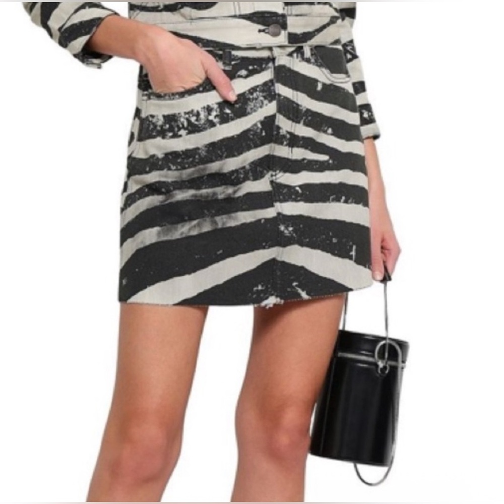 Marc Jacobs Black and White Zebra style Mini Skirt 26